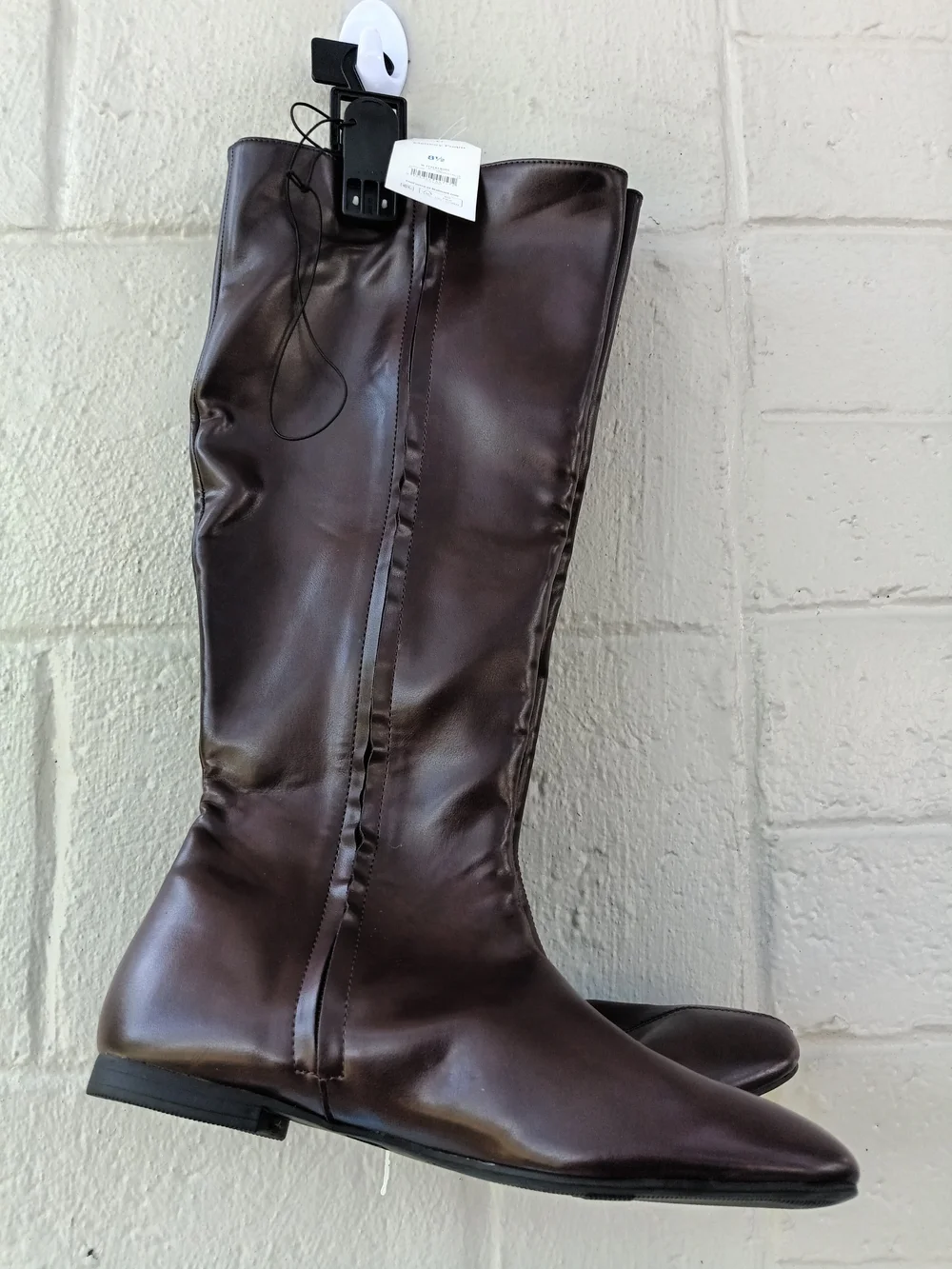 Women’s Tall Burgundy Knee-High Leather Boots Side Zip Size 8.5 US New With Tag